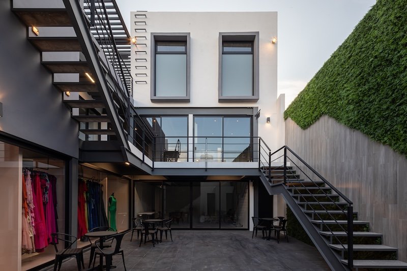 plaza-patio-343-interior